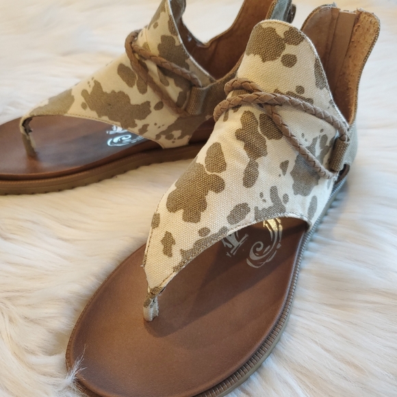 LUCKY LASTIES!!! Authentic Gypsy Jazz Angelika Cow Print Sandals - Picture 2 of 2